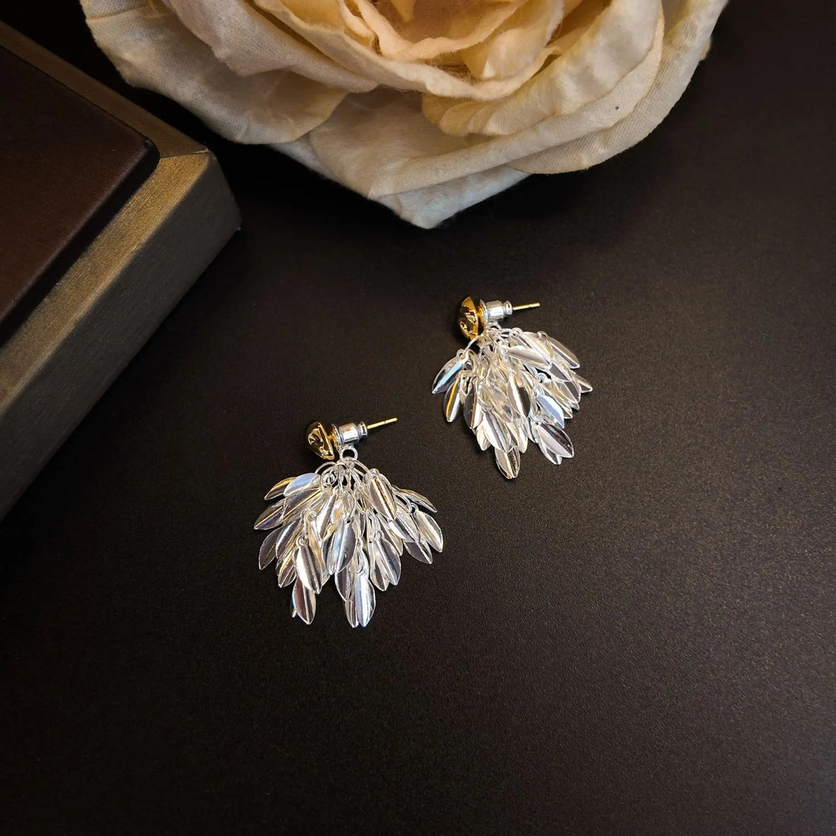Boucles d'oreilles pendantes feuille dorée