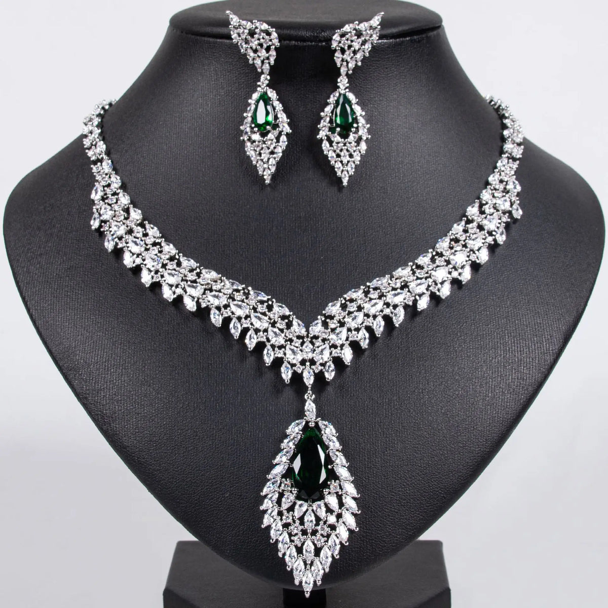 Parure boucles d'oreilles et collier ailes en zircon de luxe