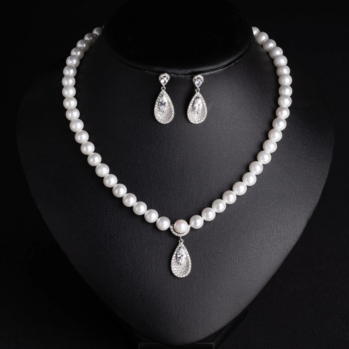 Luxury White Pearl Necklace Set – Emerald Green Drop Earrings Jewelry
