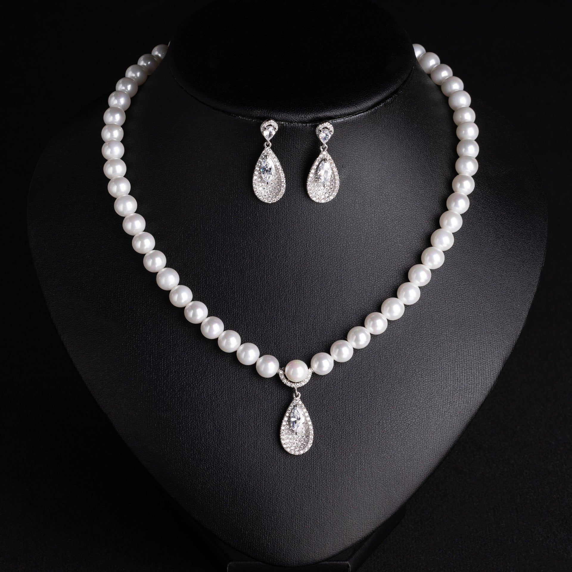 Luxury White Pearl Necklace Set – Emerald Green Drop Earrings Jewelry