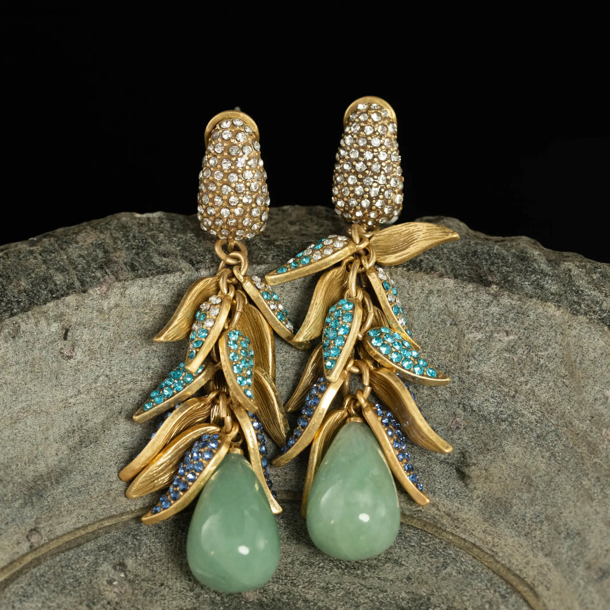 Série de boucles d'oreilles de style médiéval rétro et de niche