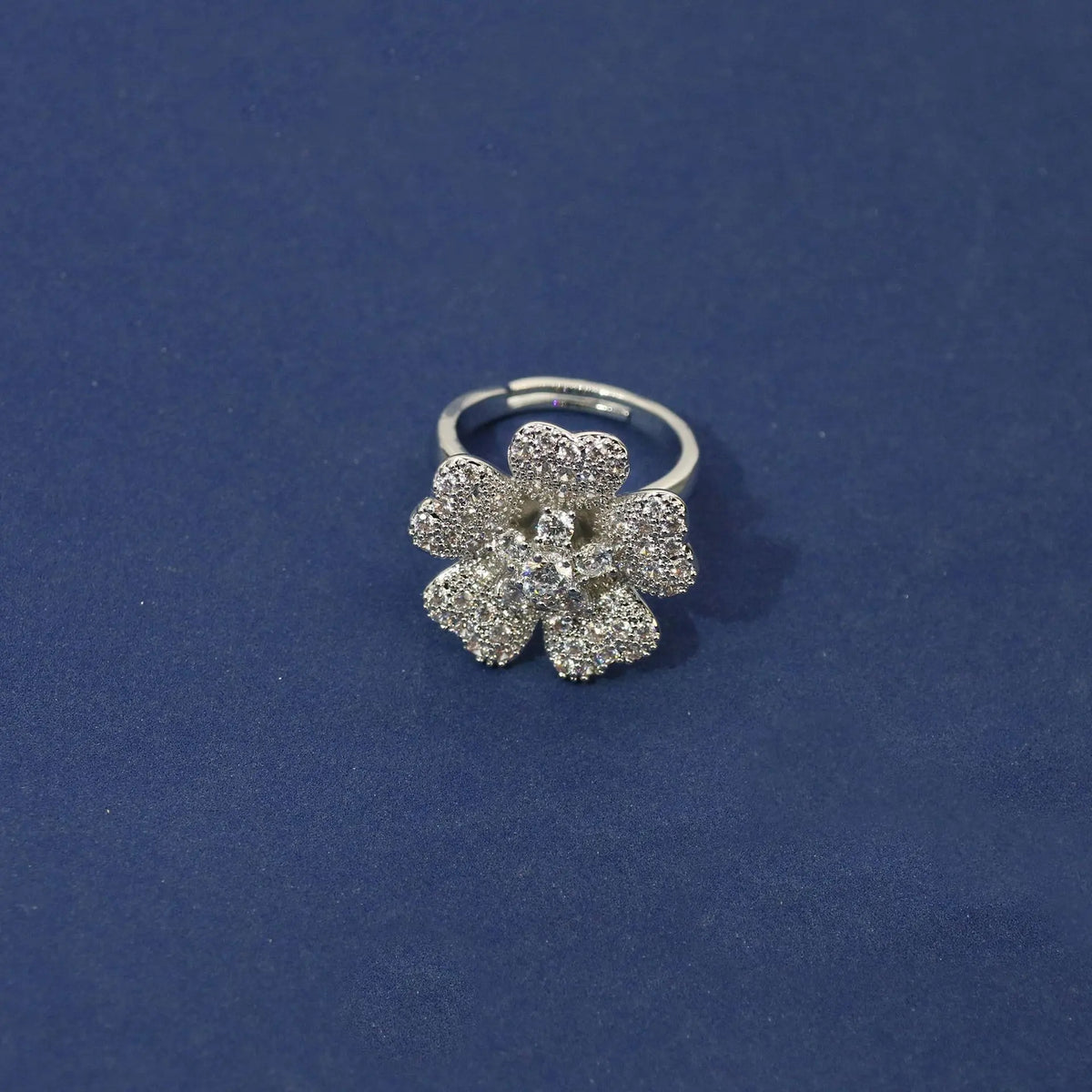 Ensemble collier et boucles d'oreilles zircon fleur, élégant et simple