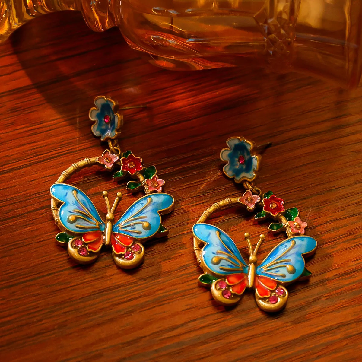 Boucles d'oreilles créoles papillon en émail de luxe léger
