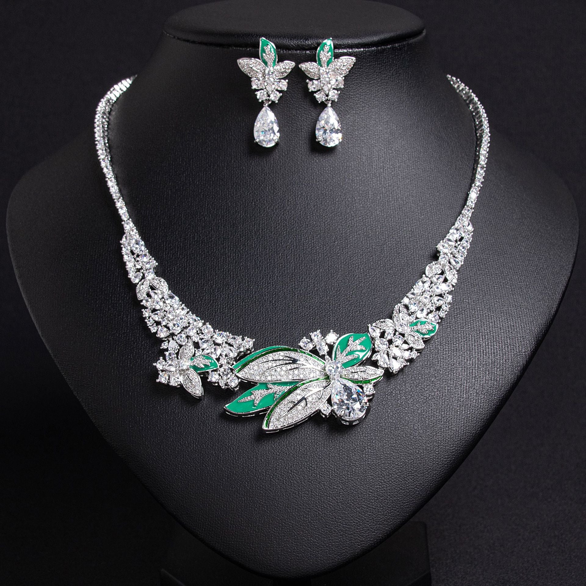 Luxury Dragonfly Crystal Necklace Earrings Set – Elegant Statement Jewelry for Women