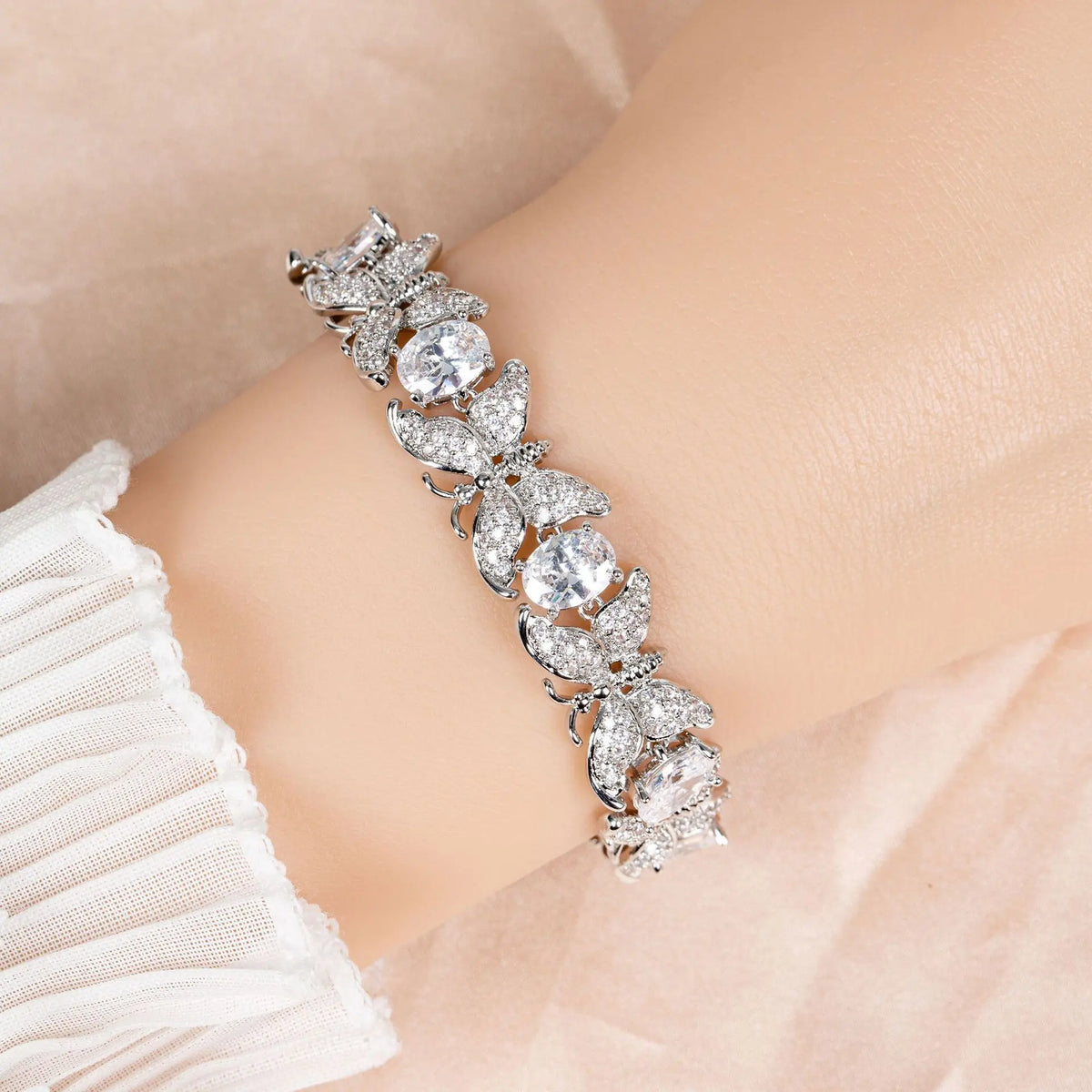 Bracelet papillon trésor couleur pour femme, bijou haut de gamme au tempérament de luxe léger, style ins et niche