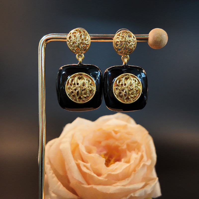 Vintage premium black enamel relief stud earrings