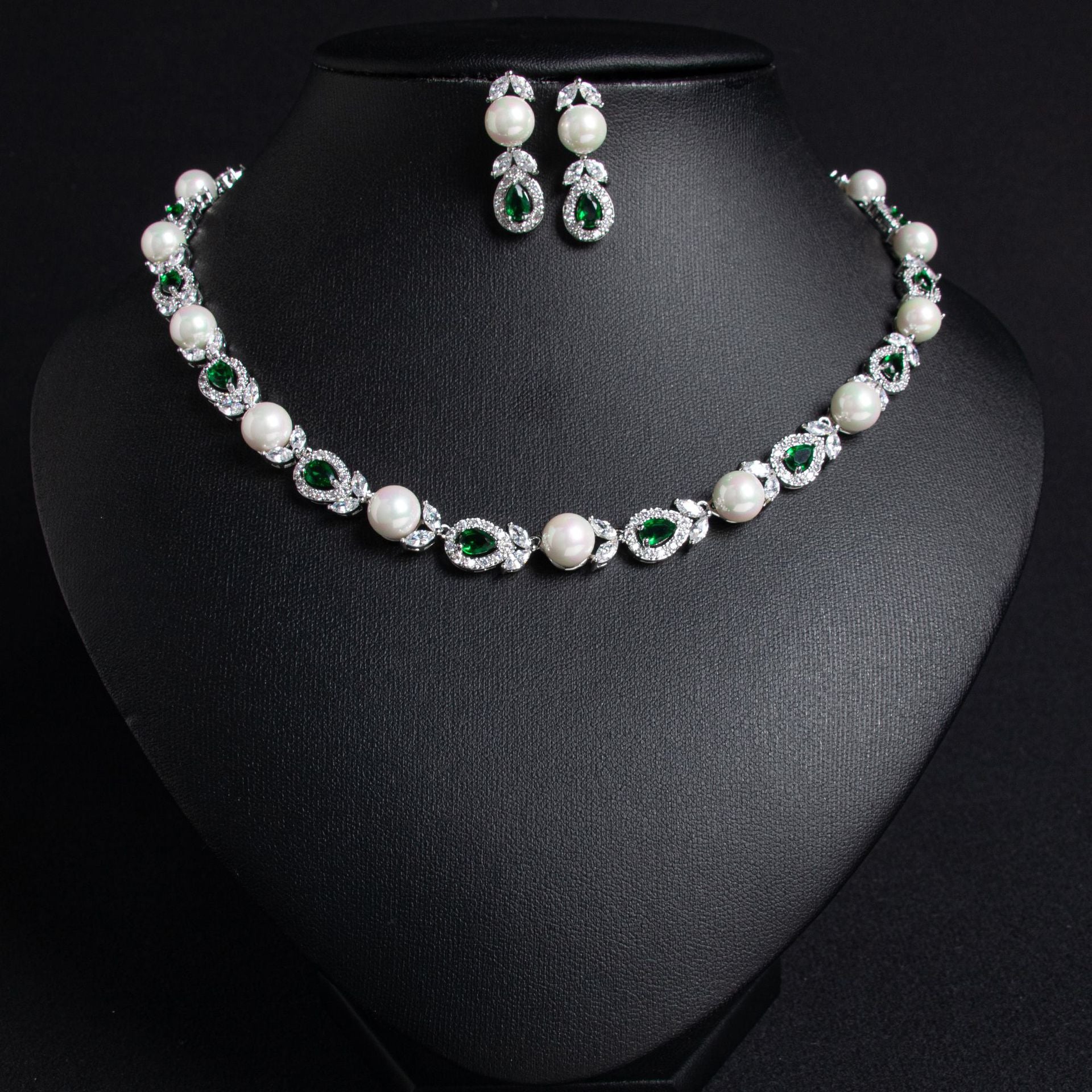 Parure de bijoux de mariée élégante collier et boucles d'oreilles perles et cristaux – Perles de couleur champagne