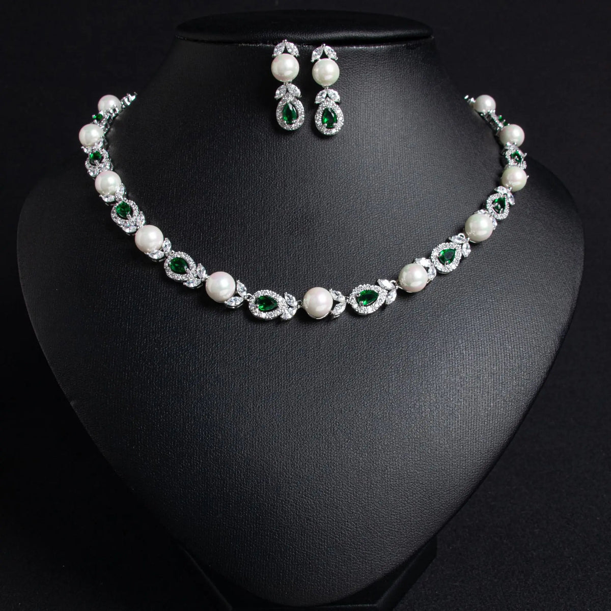 Parure de bijoux de mariée élégante collier et boucles d'oreilles perles et cristaux – Perles de couleur champagne