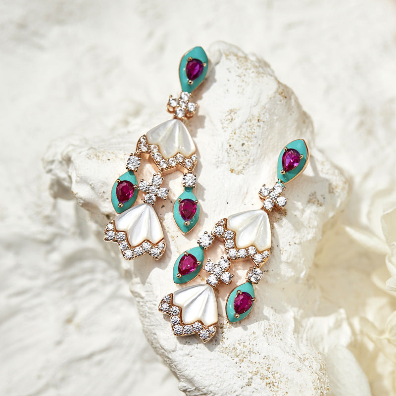 Original design gold-plated white shell cat claw necklace