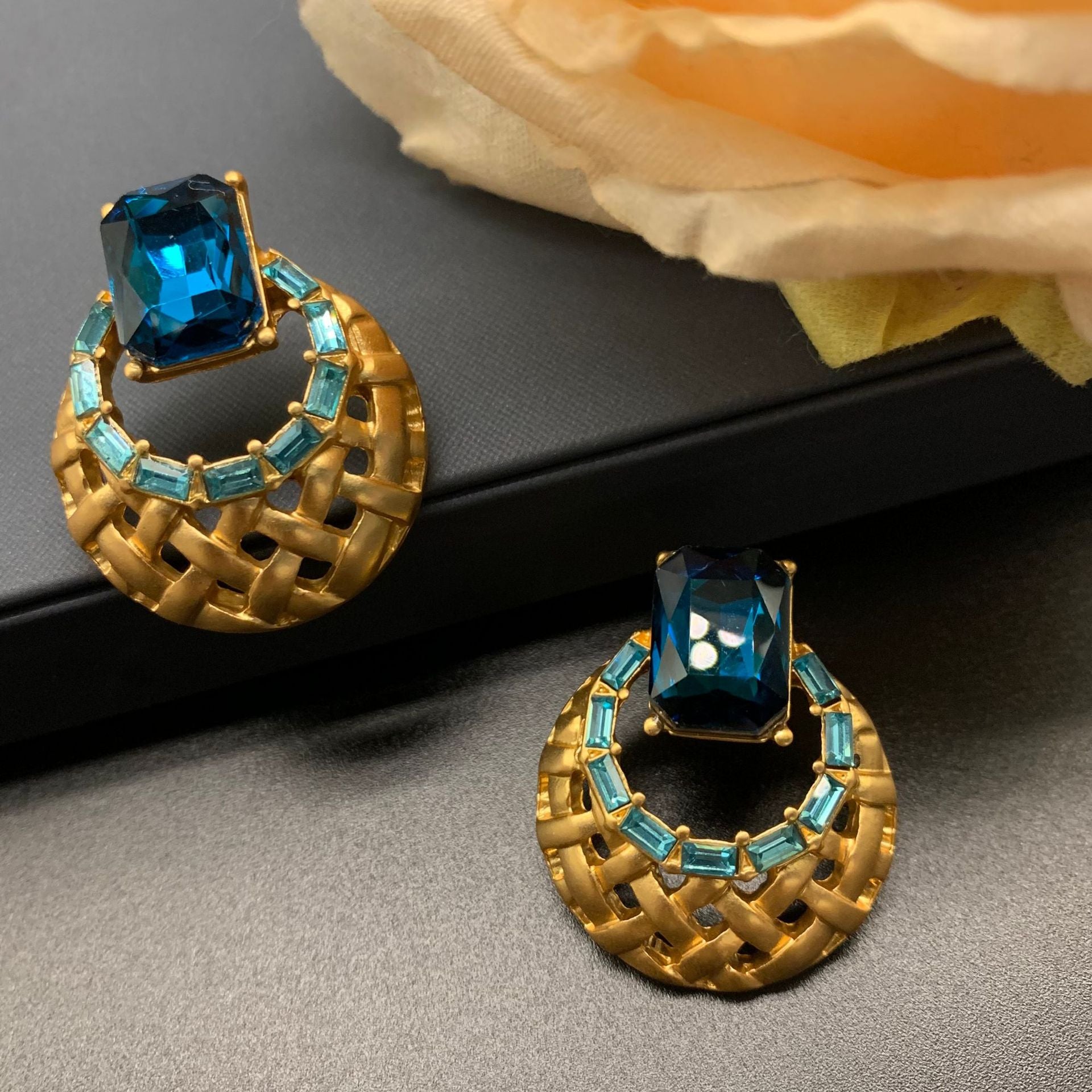 Retro blue mesh light luxury earrings