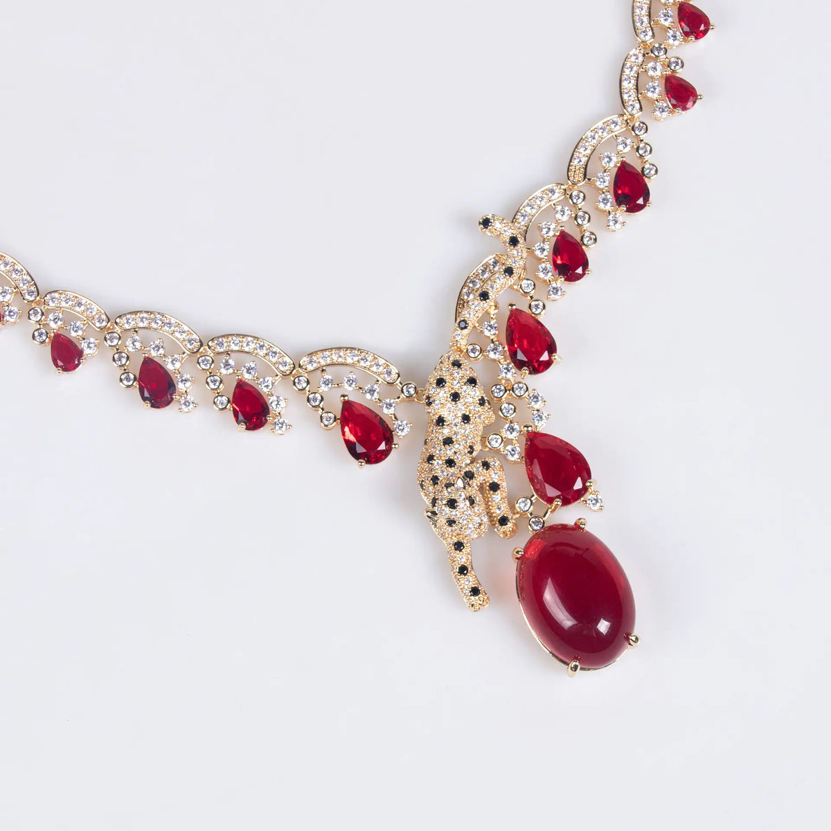 Collier pendentif léopard en cristal rouge rubis de luxe pour femme