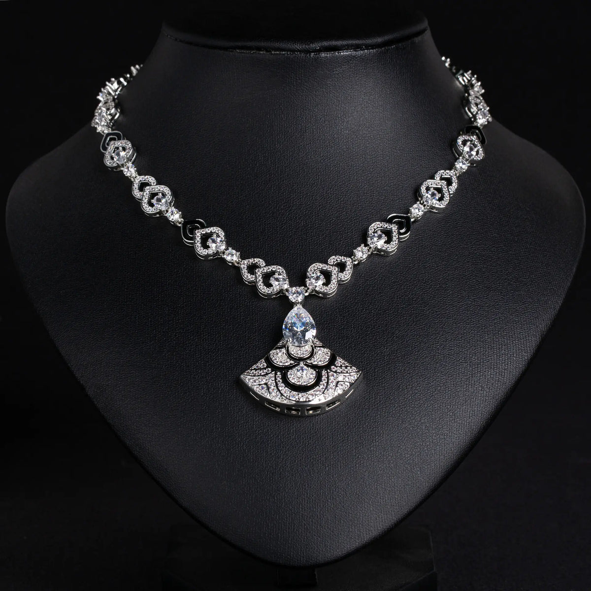 Nouveau collier éventail violet pour femme, chaîne de clavicule texturée, luxe industriel lourd