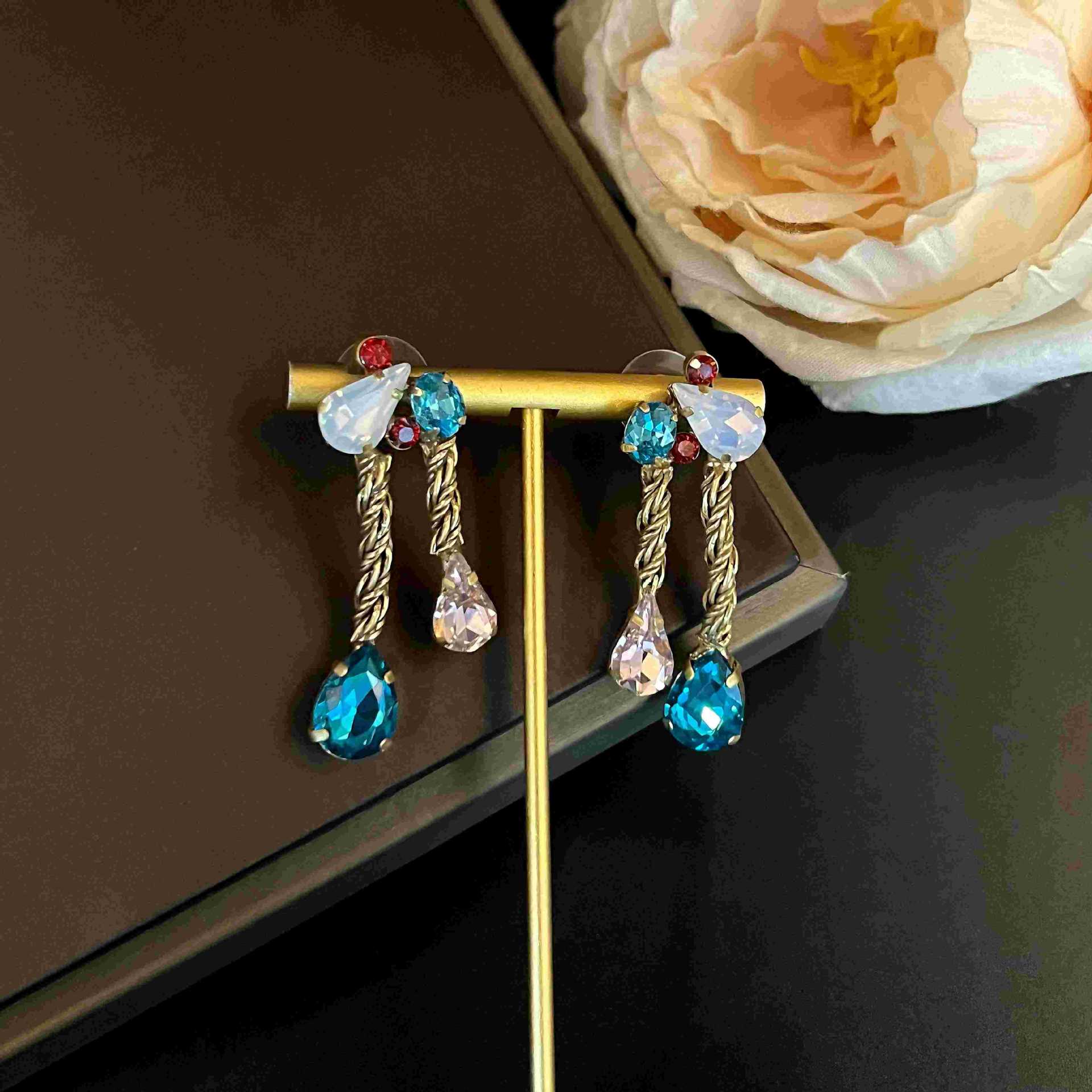 Personalized cut zircon medieval necklace stud earrings set