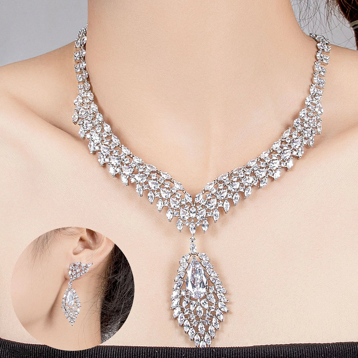 Parure boucles d'oreilles et collier ailes en zircon de luxe