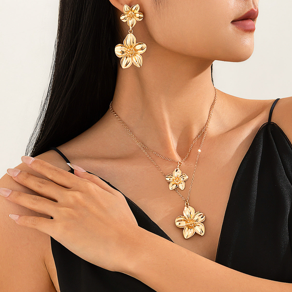 French double flower pendant necklace