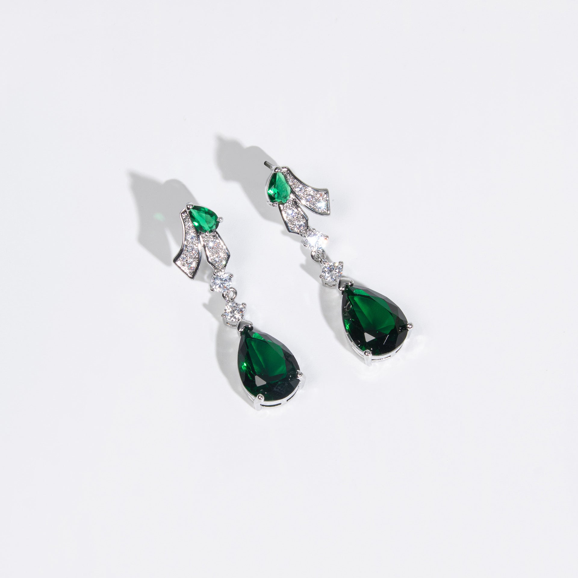 Ensemble collier et boucles d'oreilles en zircon goutte d'eau, style luxe léger