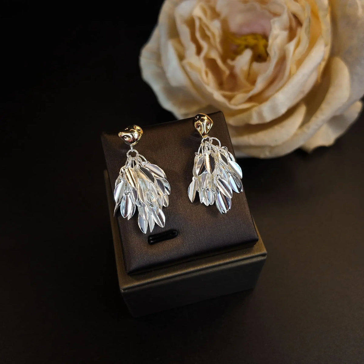 Boucles d'oreilles pendantes feuille dorée