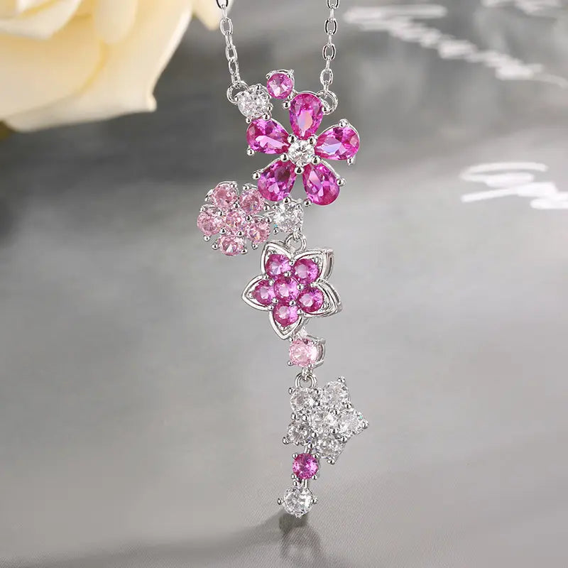 Parure de bijoux en zirconium avec des fleurs roses de luxe léger