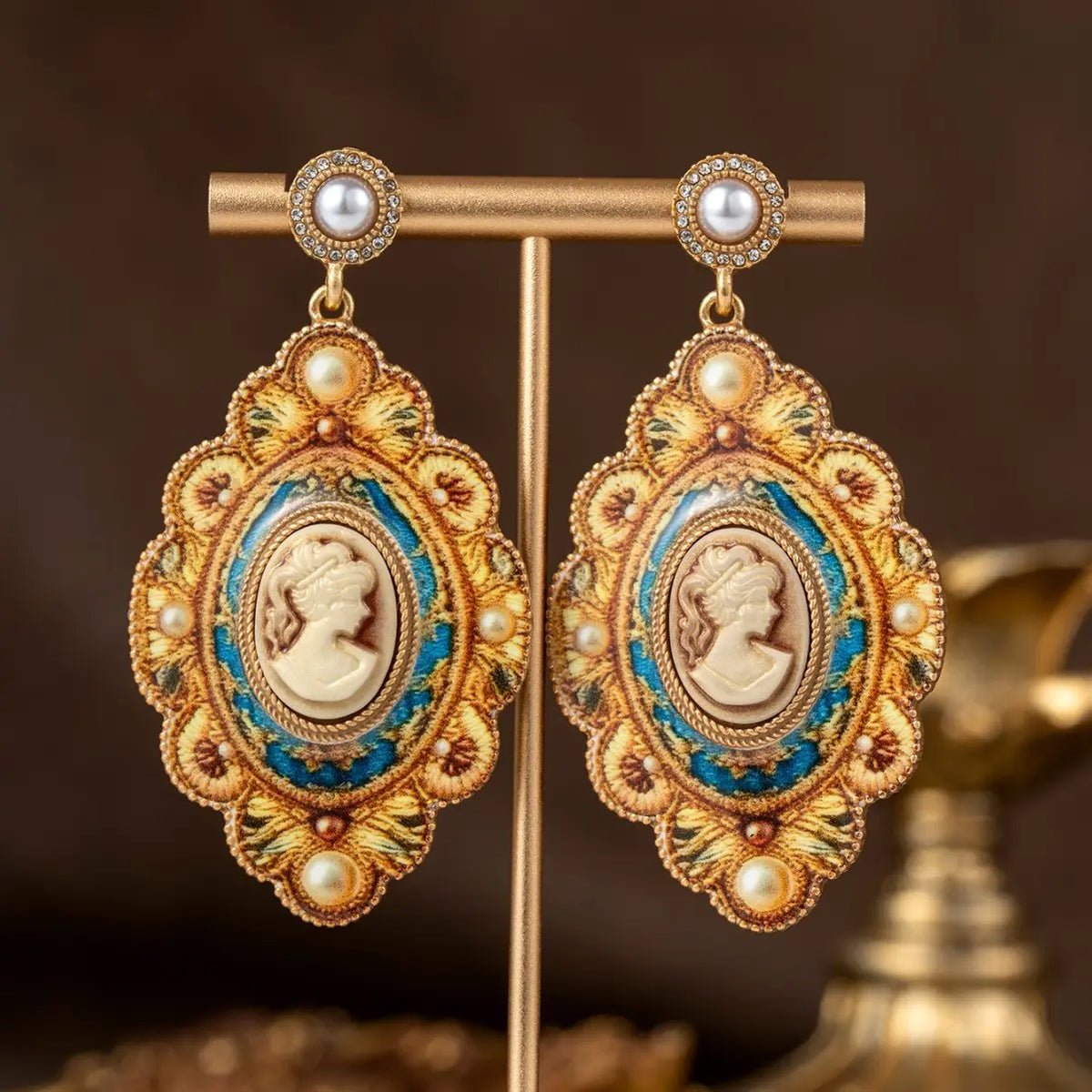 Boucles d'oreilles pendantes style baroque vintage en camée et perles pour femmes