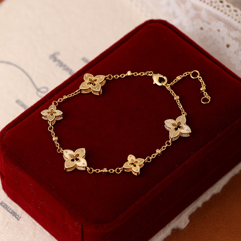 Rhombus four-leaf clover hollow bracelet
