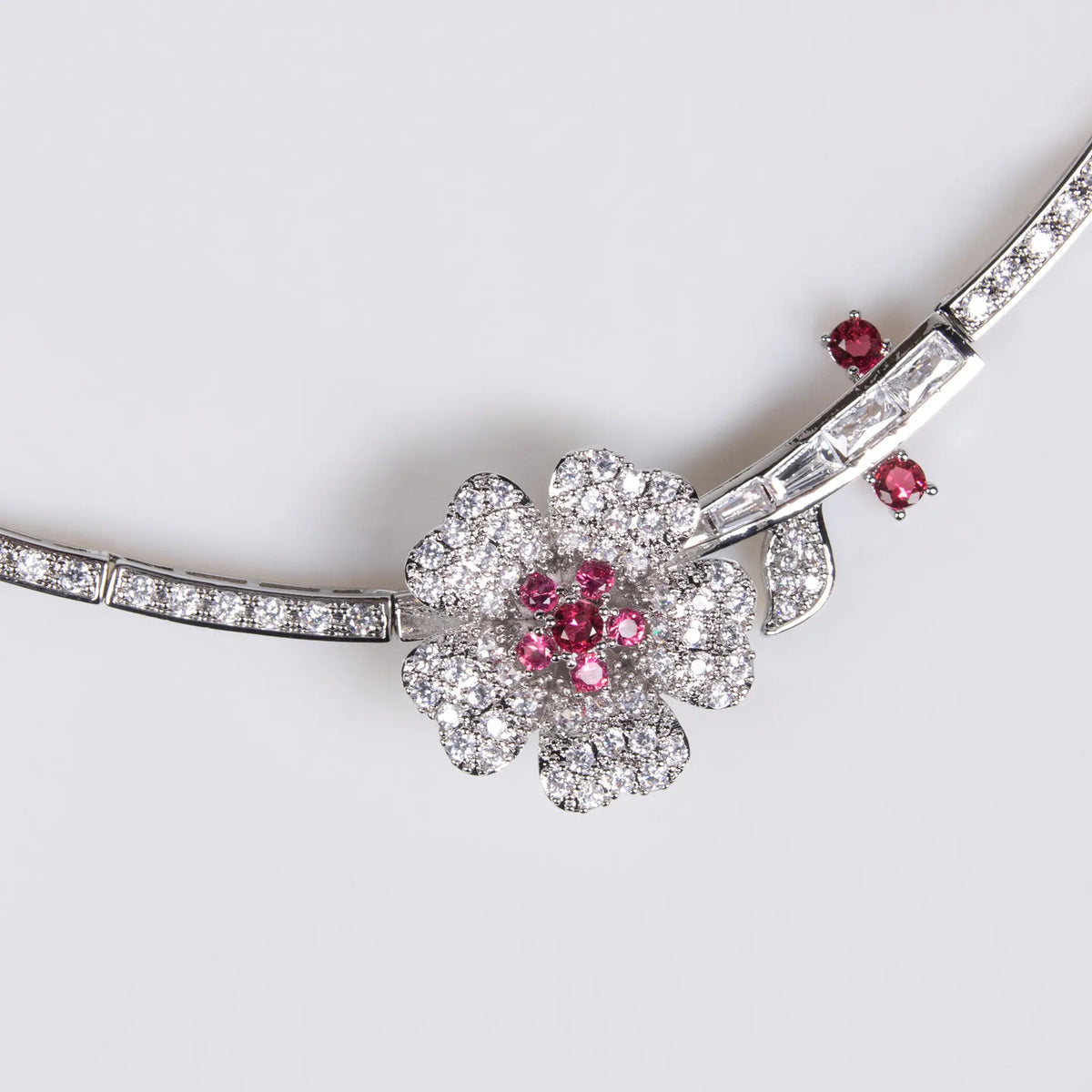Ensemble collier et boucles d'oreilles zircon fleur, élégant et simple