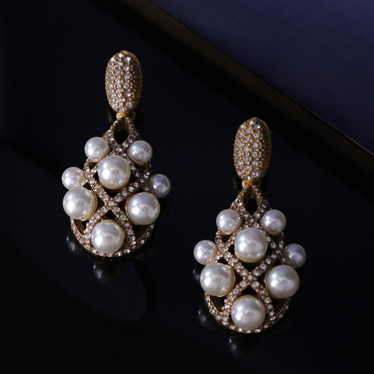 Mesh Hollow Pearl Earrings Fashion Versatile Earrings Retro Diamond Stud Earrings