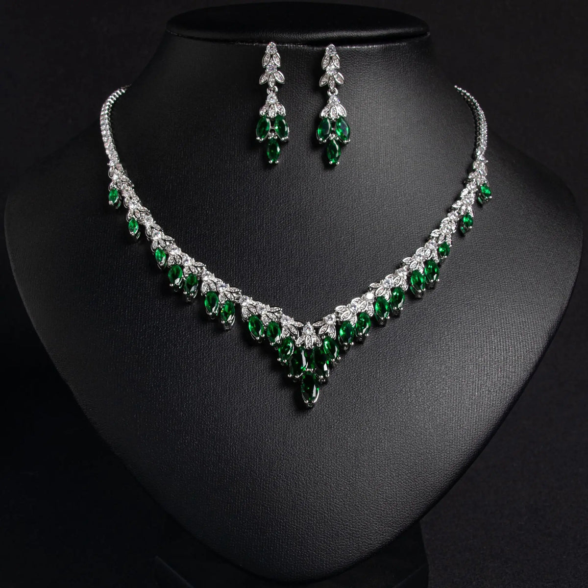 Parure Collier en V et Boucles d'Oreilles Cristal Rubis de Luxe