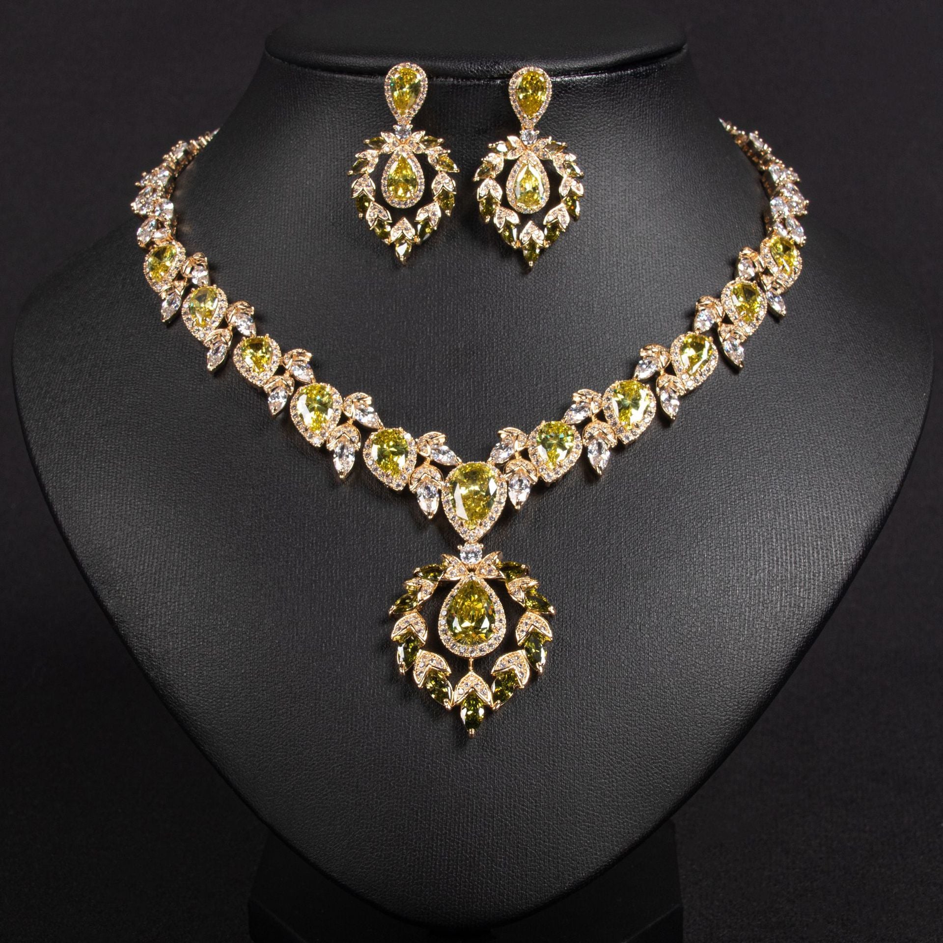 Luxury Emerald Green Teardrop Necklace and Earrings Jewelry Set
