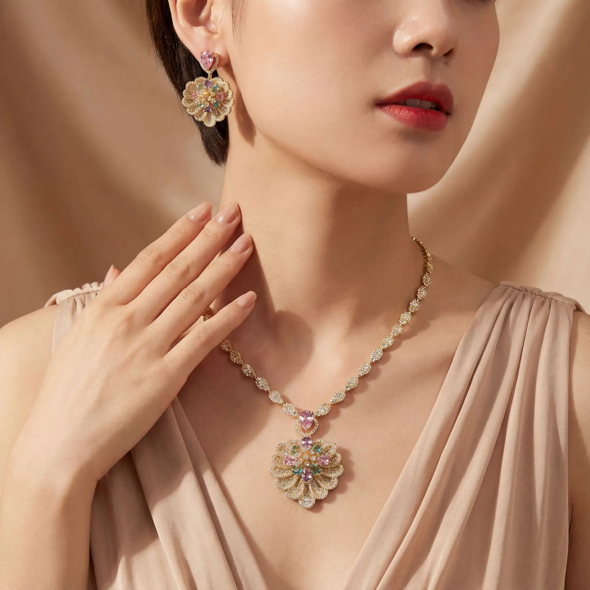 Parure collier et boucles d'oreilles de luxe femme, rose, floral, cristal