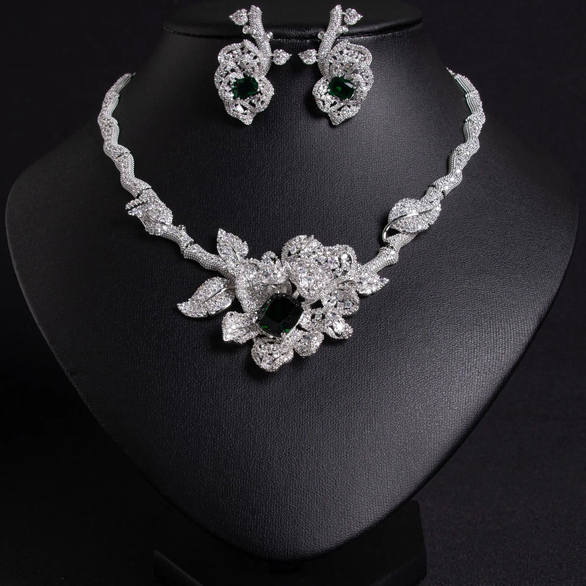 Luxury Red Crystal Flower Necklace Set – Elegant Gemstone Jewelry for Women