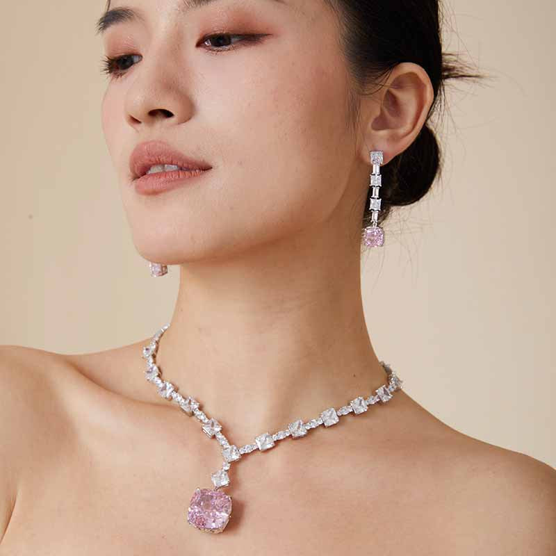 Fashion gold-plated ice flower large diamond necklace