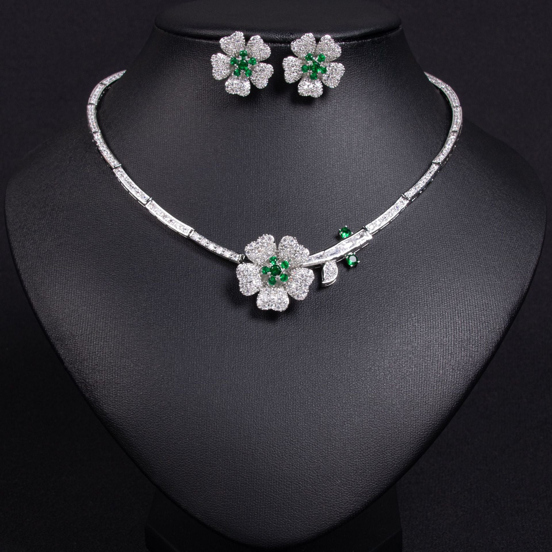 Ensemble collier et boucles d'oreilles zircon fleur, élégant et simple
