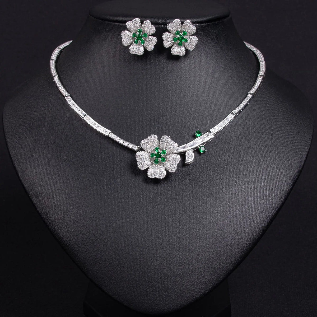 Ensemble collier et boucles d'oreilles zircon fleur, élégant et simple