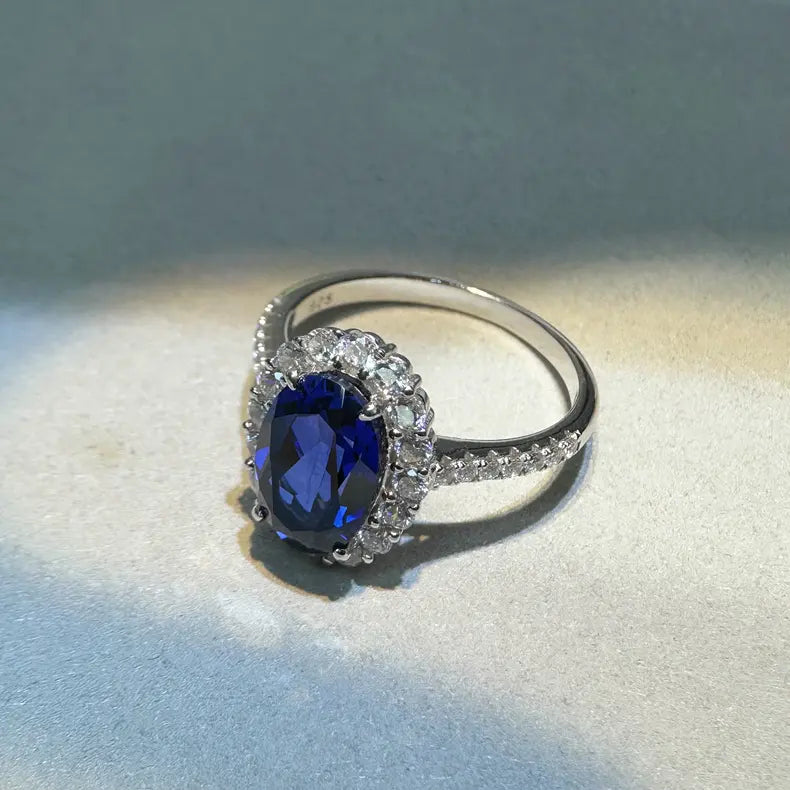 Bague de Fiançailles Ovale de Luxe Saphir Bleu Sertie d'un Halo