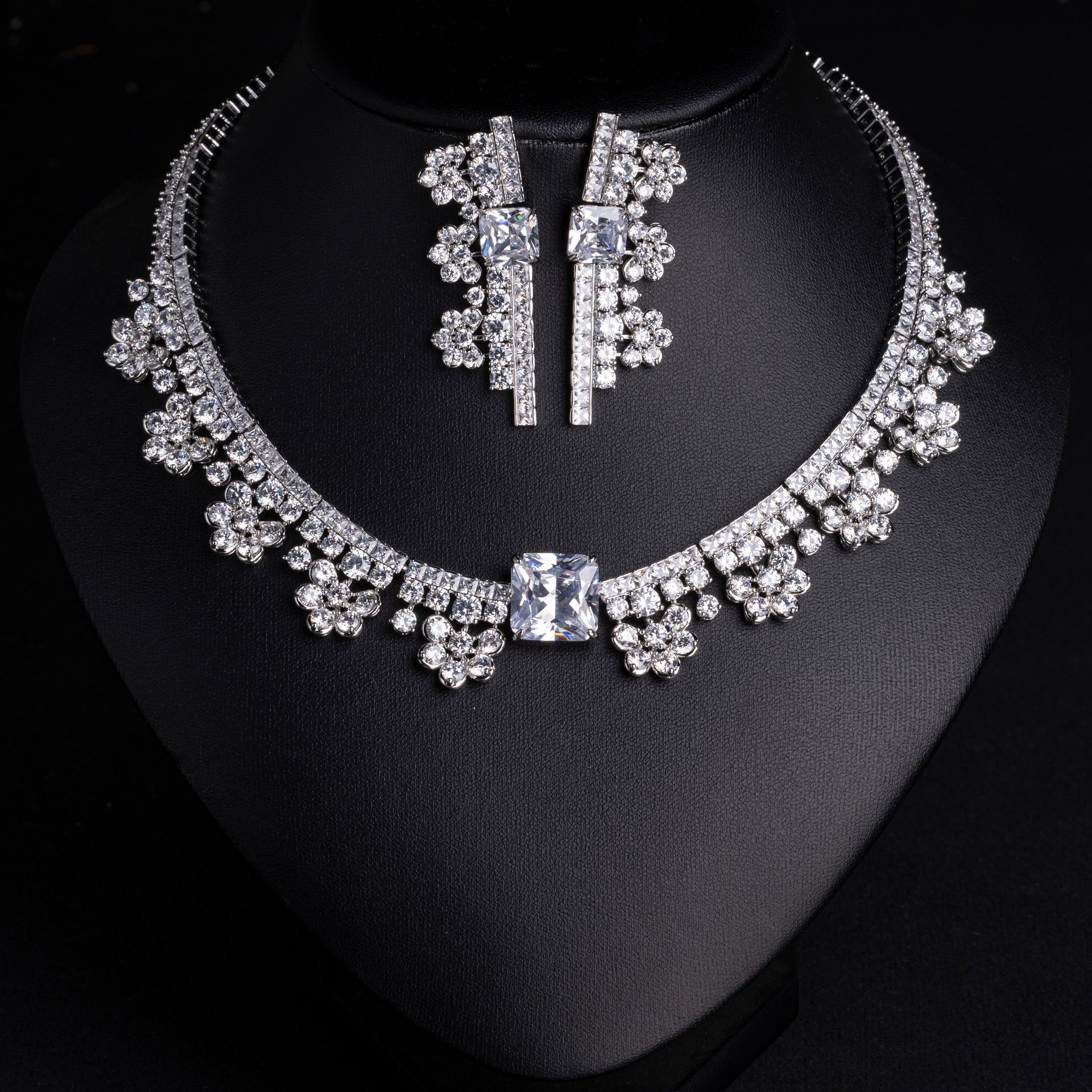 High-End Green Crystal Necklace Set – Sparkling Floral Jewelry with Matching Earrings