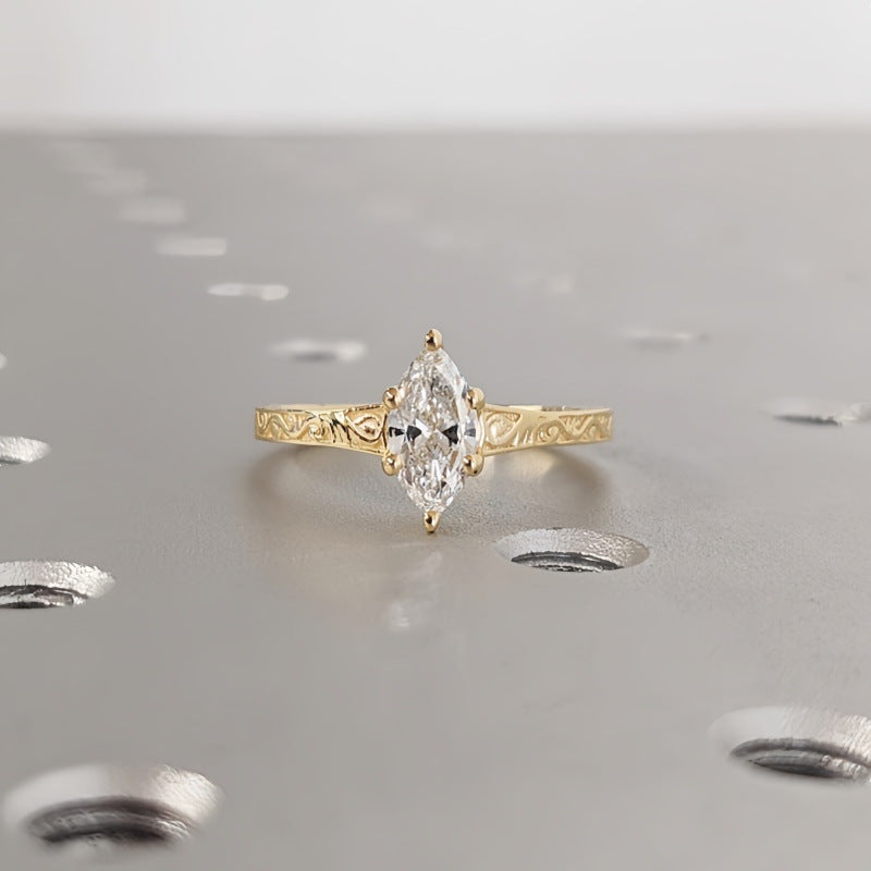 Fashion pattern horse eye zircon ring