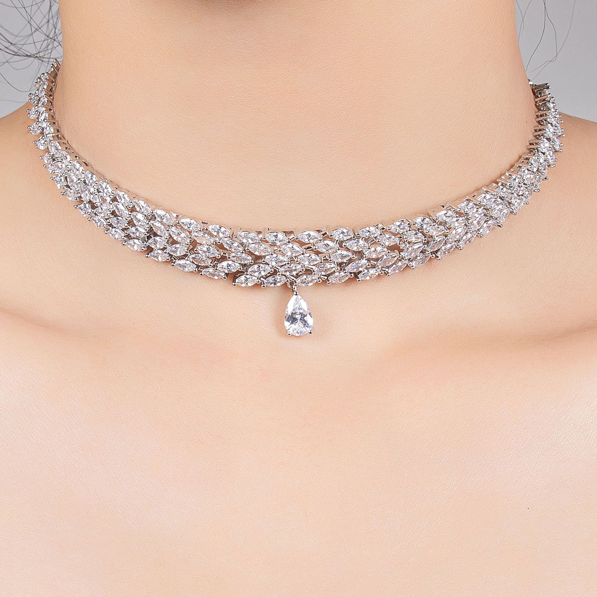 Luxury Crystal Choker Necklace with Red Teardrop Pendant – Elegant Statement Jewelry