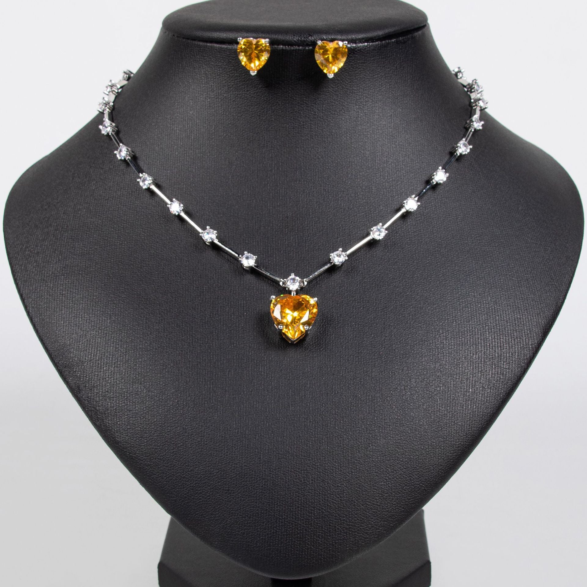 Romantic Yellow Crystal Heart Necklace Set – Elegant Jewelry Gift for Women