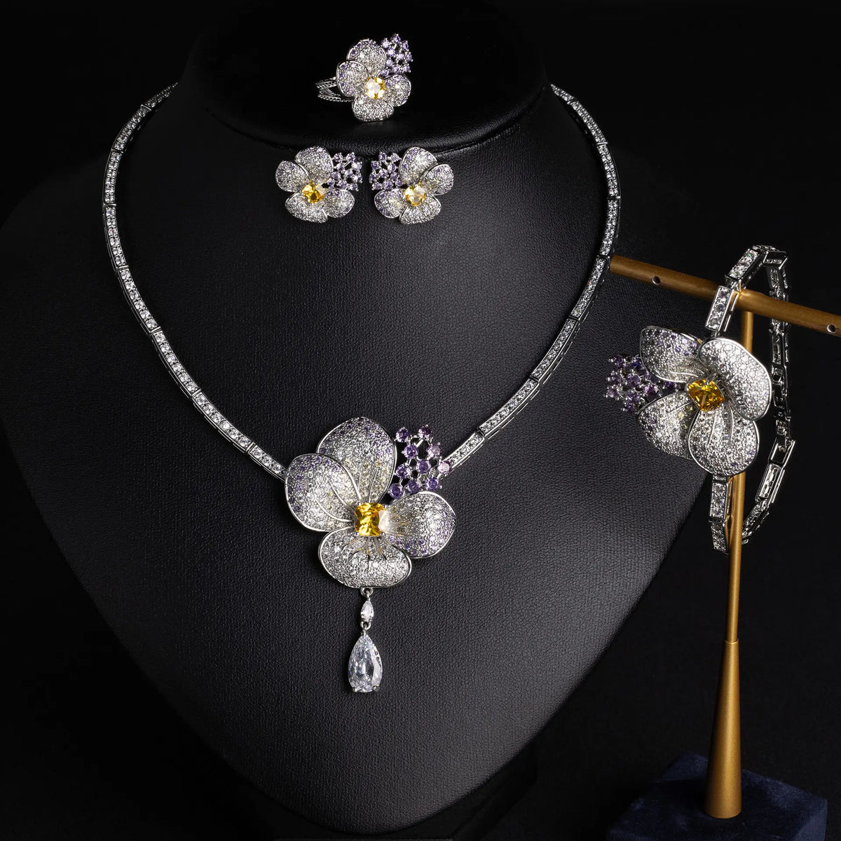 Luxury White Crystal Floral Jewelry Set – Elegant Statement Necklace Earrings
