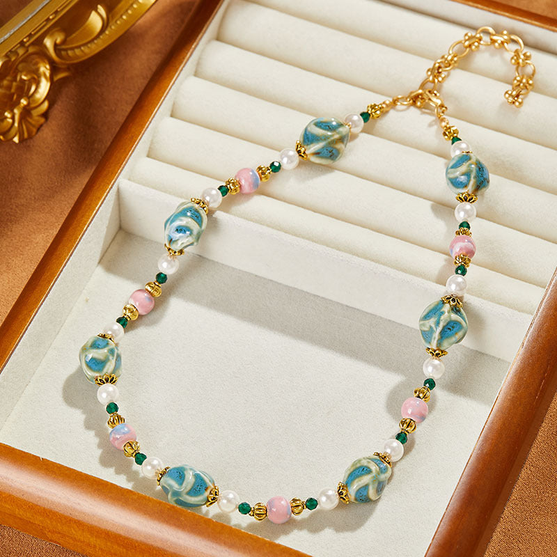 Collier de perles en céramique médiévale vintage