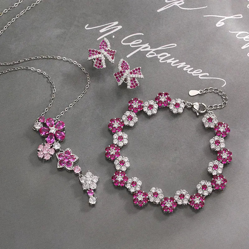 Parure de bijoux en zirconium avec des fleurs roses de luxe léger