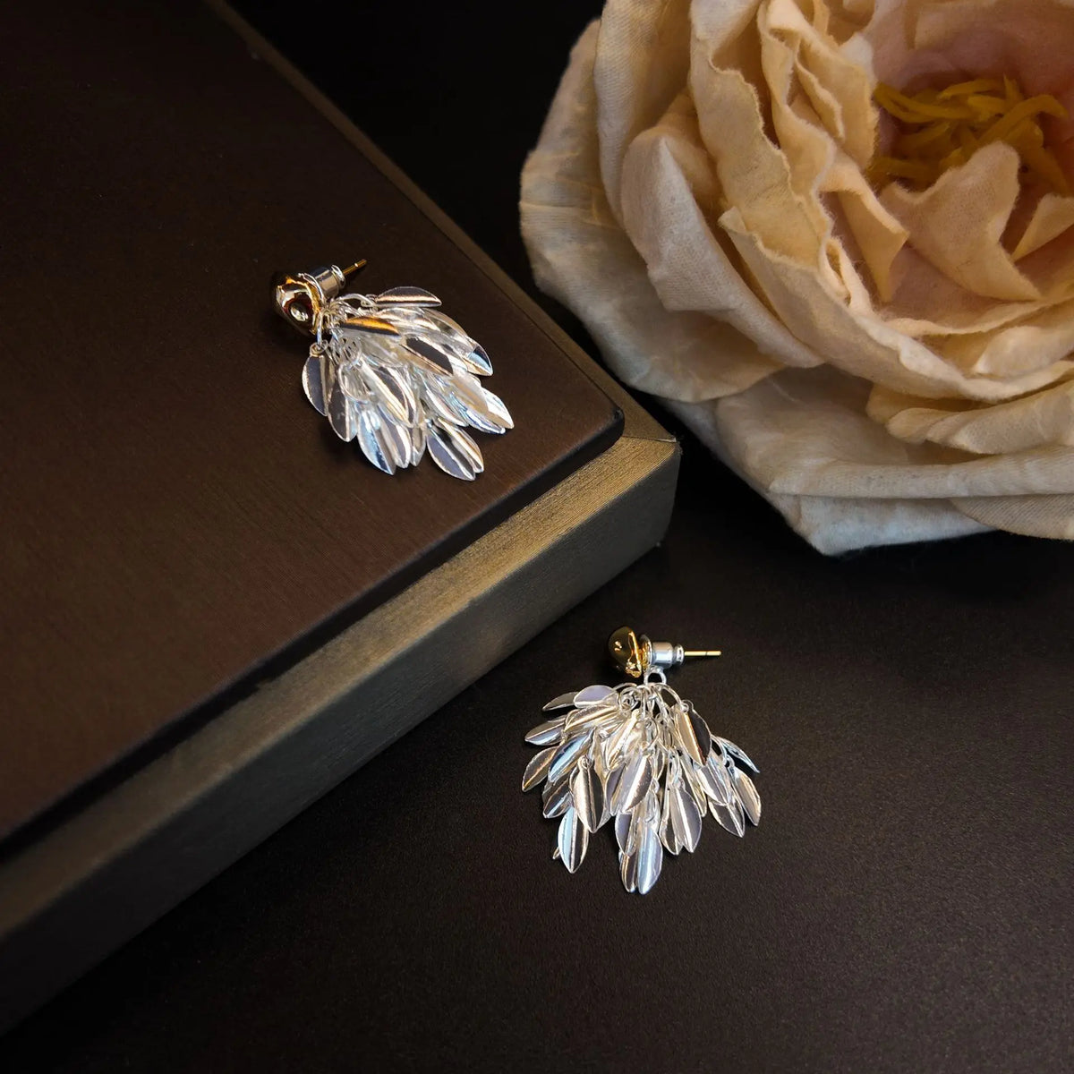 Boucles d'oreilles pendantes feuille dorée