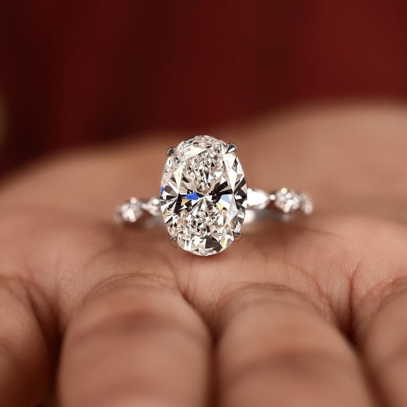 Bague œuf de pigeon diamant œil de cheval mode