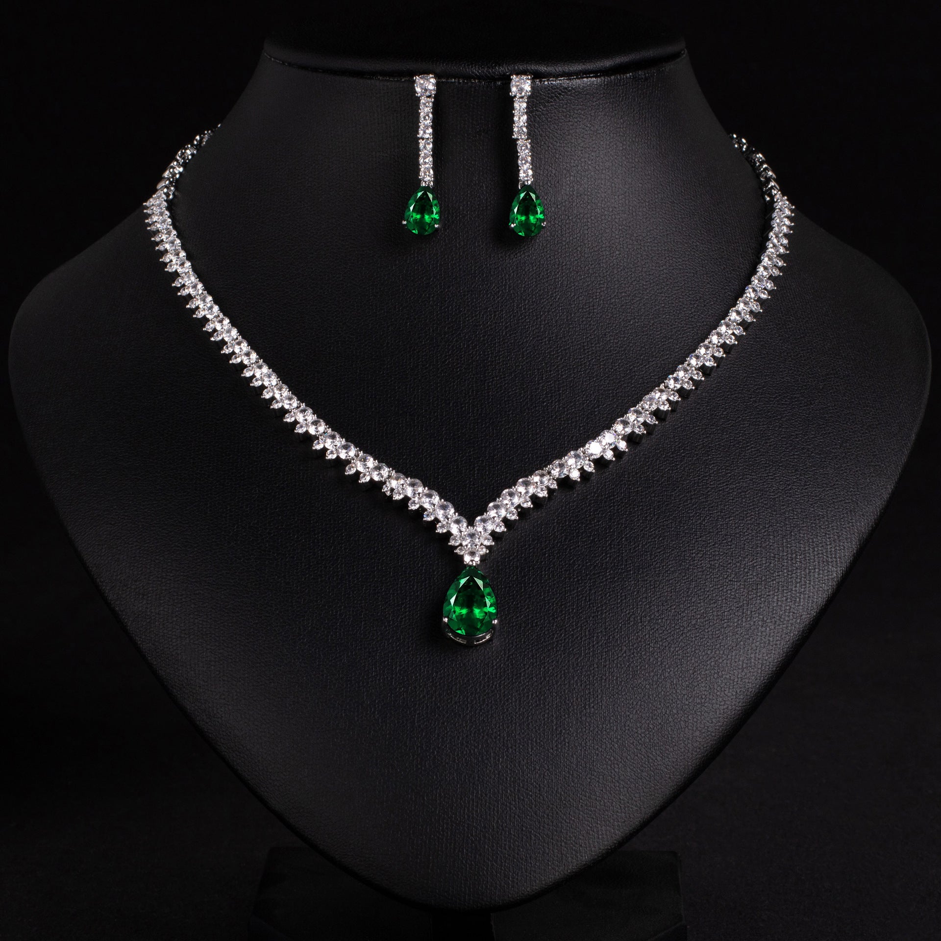 Ensemble Pendentif Goutte d'Eau Émeraude de Luxe pour Femme