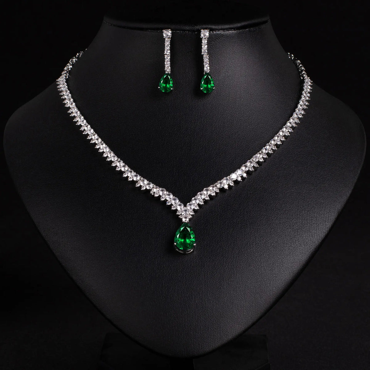 Ensemble Pendentif Goutte d'Eau Émeraude de Luxe pour Femme