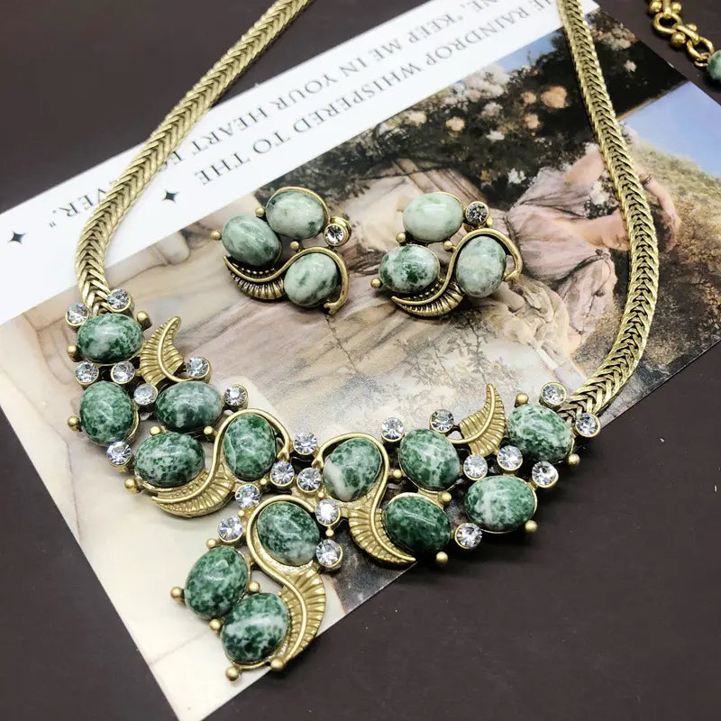 Ensemble collier et boucles d'oreilles turquoise au design vintage