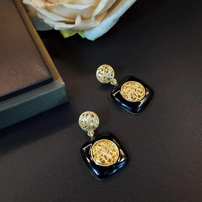 Vintage premium black enamel relief stud earrings