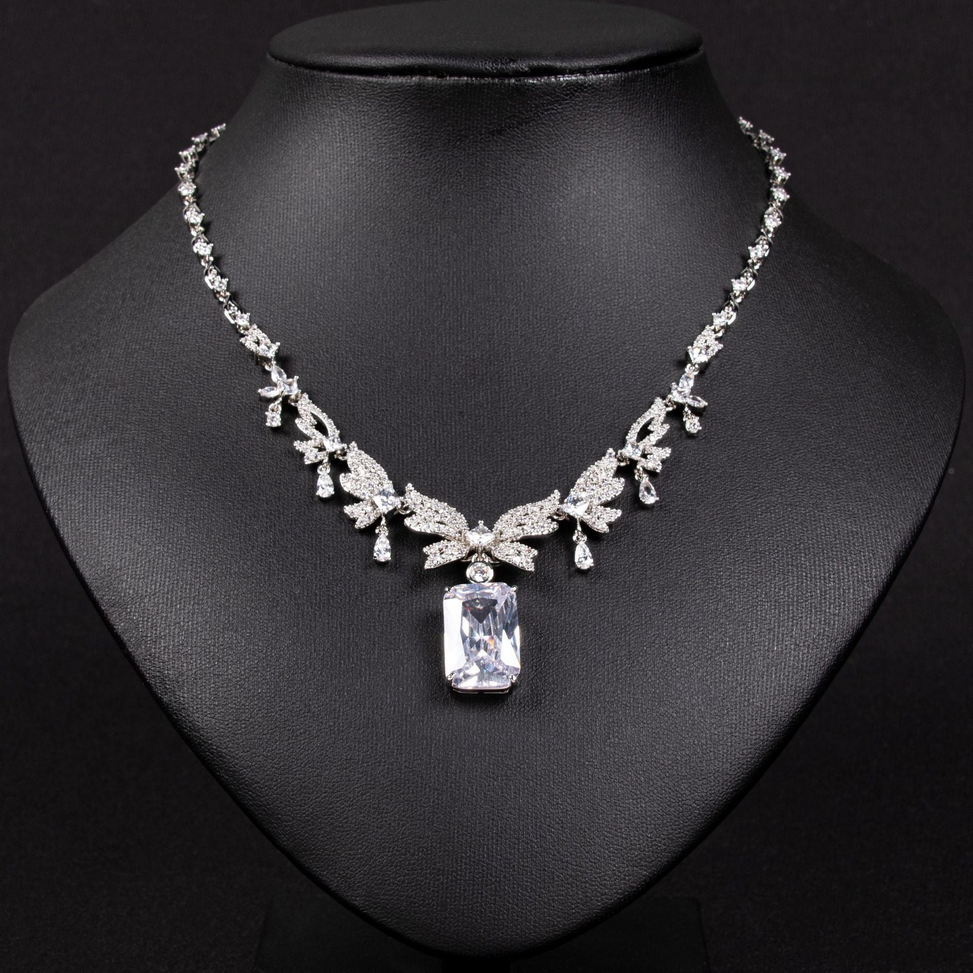 Parure collier de déclaration élégant en cristal rubis vintage