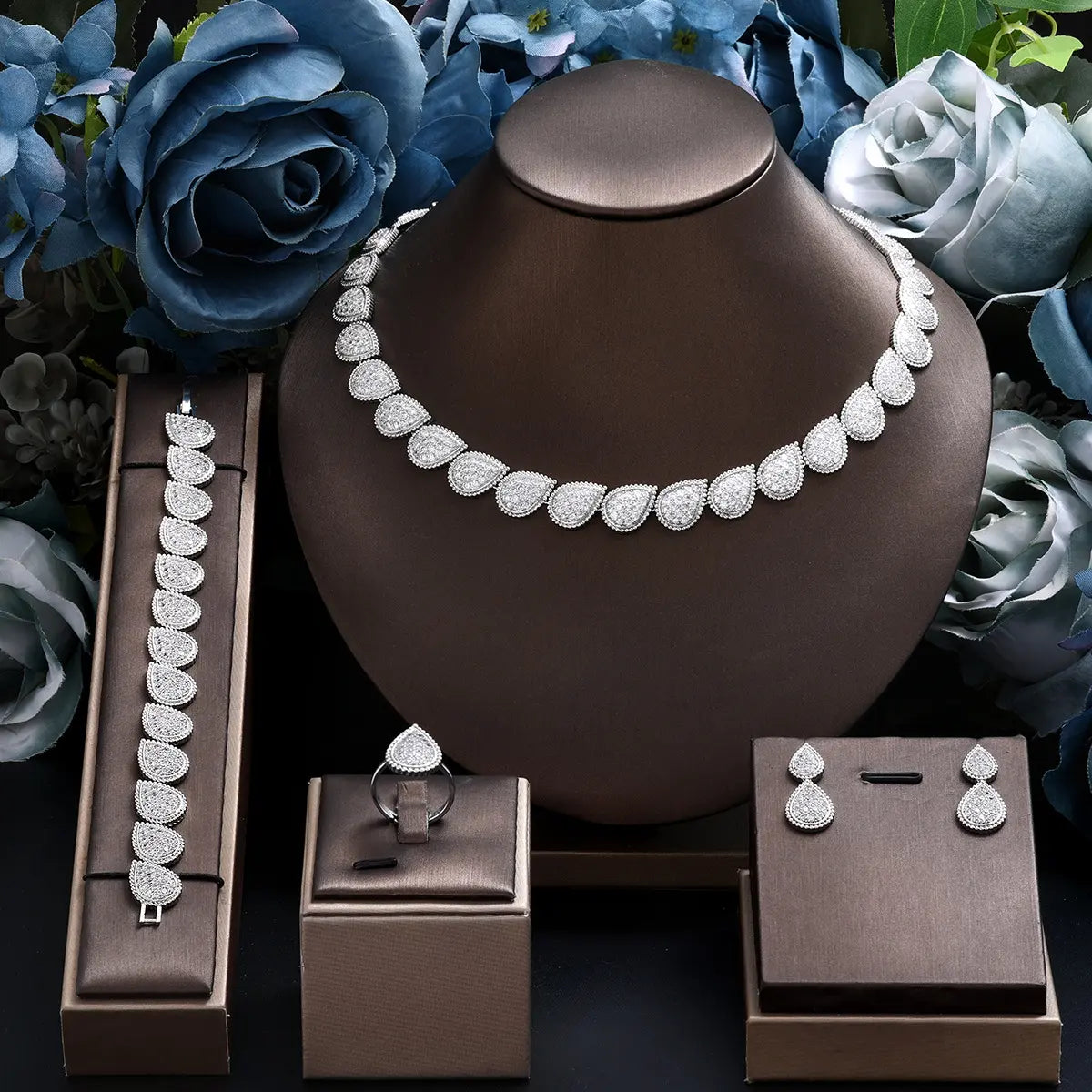 Parure de bijoux classique en forme de goutte d'or pour femme