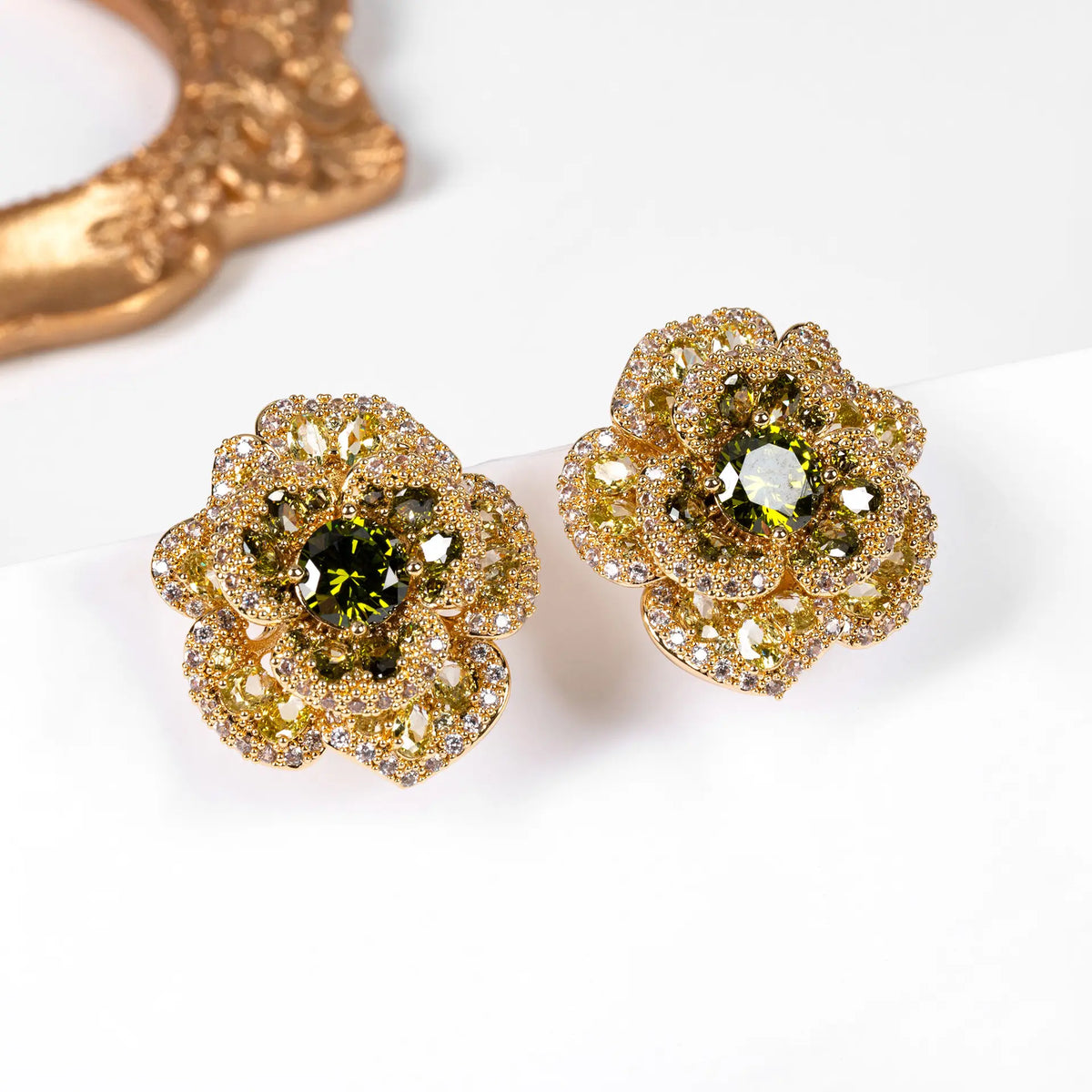 Boucles d'oreilles clous fleur en cristal rouge orangé de luxe